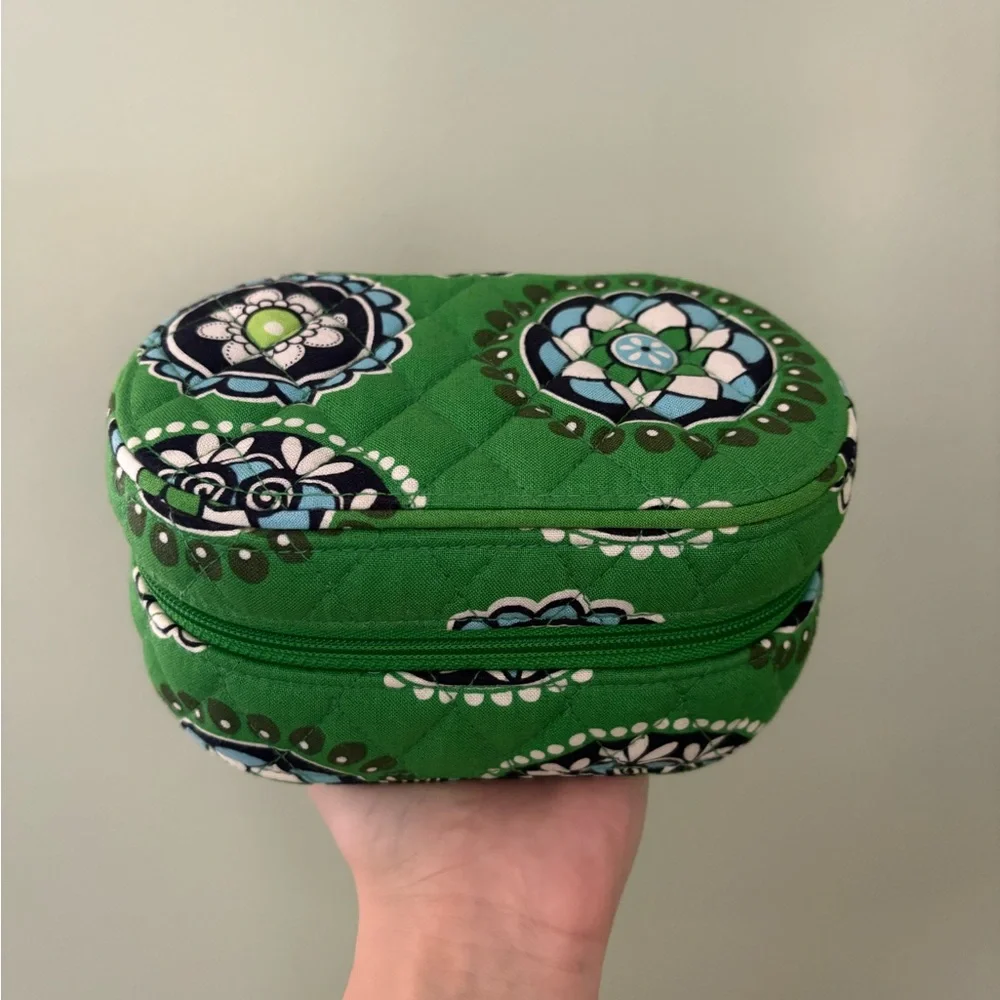 VERA BRADLEY Hard Travel Oval Jewelry Case Retired Pattern Cupcake Green Zip - Picture 2 of 4